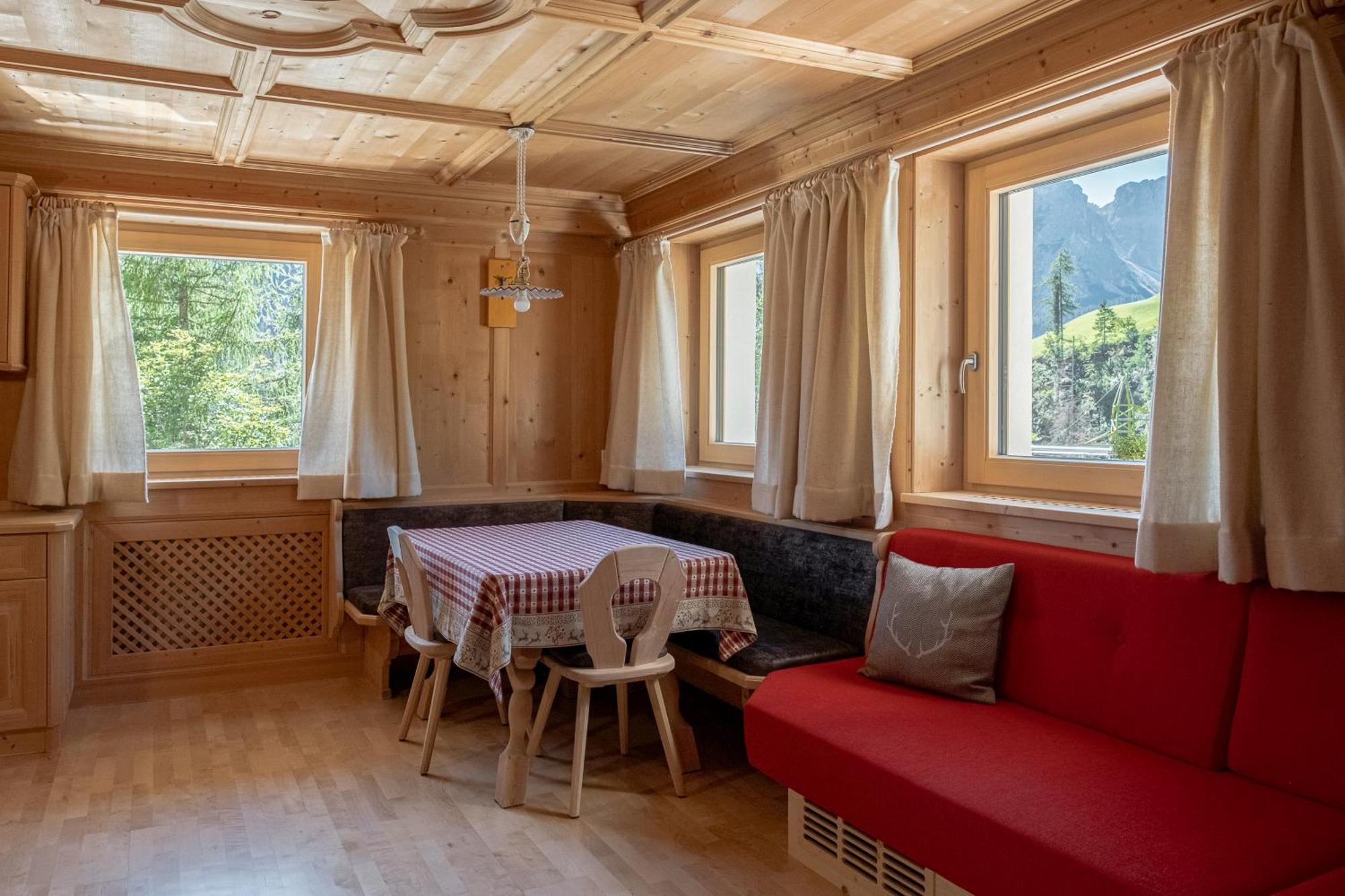 Ciasa Iachin - Dolomites Dream Retreat Lägenhet San Martino in Badia Exteriör bild