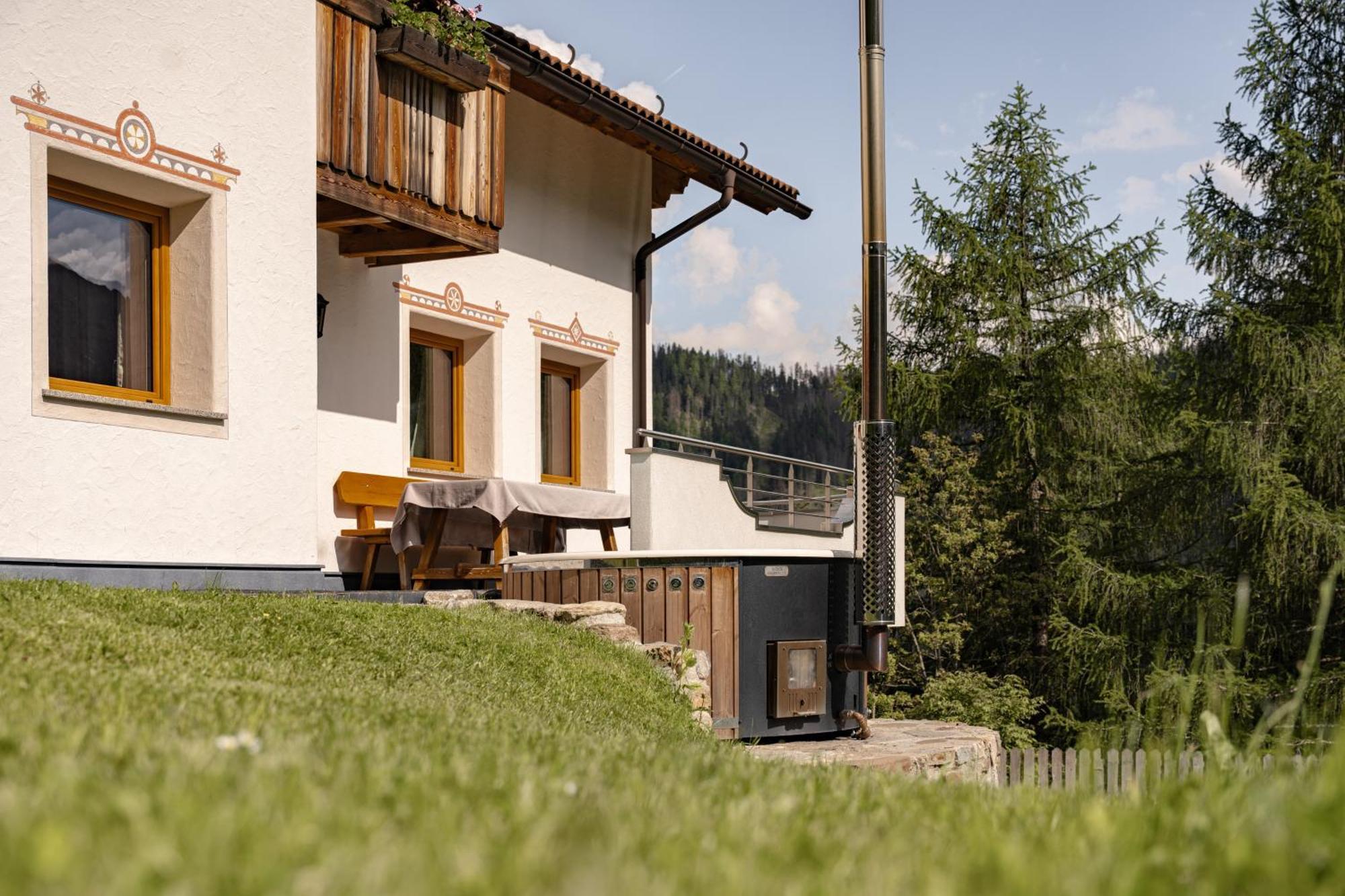 Ciasa Iachin - Dolomites Dream Retreat Lägenhet San Martino in Badia Exteriör bild